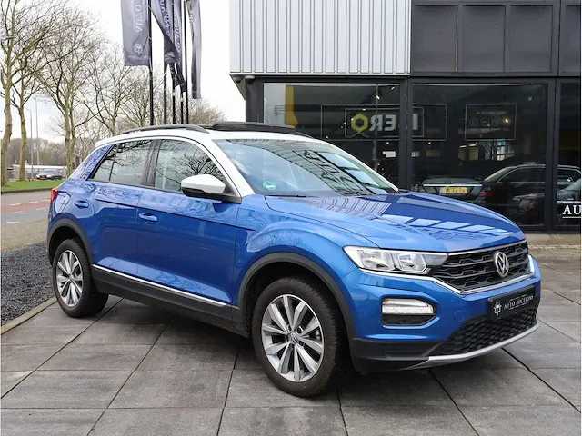 Volkswagen t-roc 1.5 tsi automaat 2019 panoramadak adaptive cruise navigatie stoelverwarming lane assist - afbeelding 28 van  30