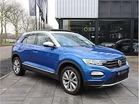 Volkswagen t-roc 1.5 tsi automaat 2019 panoramadak adaptive cruise navigatie stoelverwarming lane assist - afbeelding 28 van  30