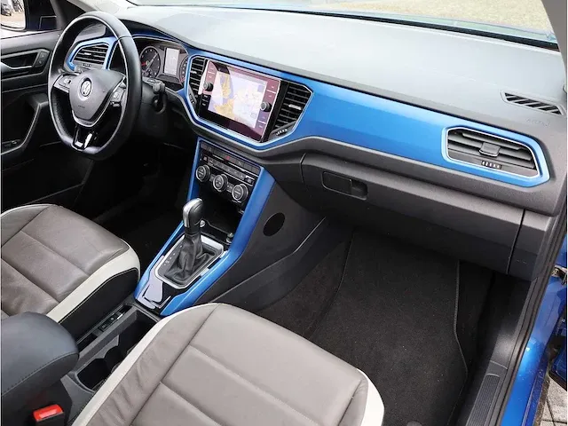 Volkswagen t-roc 1.5 tsi automaat 2020 panoramadak vol leer keyless go & entry camera adaptive elektrische kofferklep - afbeelding 6 van  39