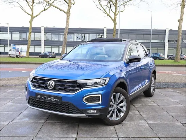 Volkswagen t-roc 1.5 tsi automaat 2020 panoramadak vol leer keyless go & entry camera adaptive elektrische kofferklep - afbeelding 1 van  39