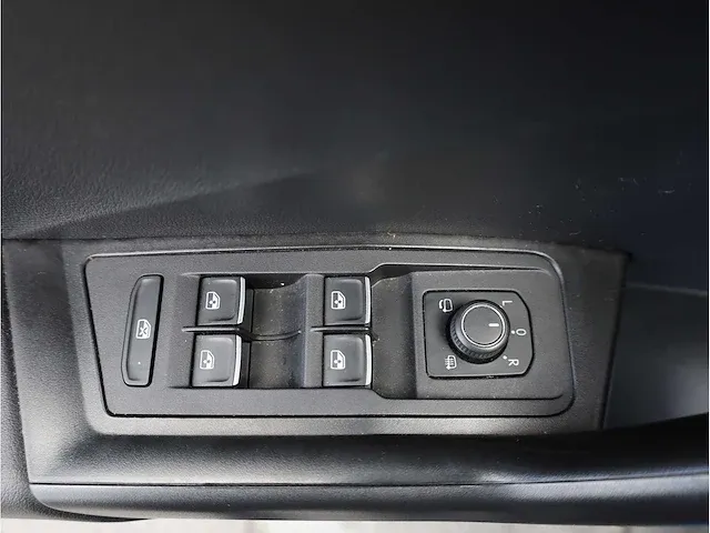Volkswagen t-roc 1.5 tsi automaat 2020 panoramadak vol leer keyless go & entry camera adaptive elektrische kofferklep - afbeelding 24 van  39