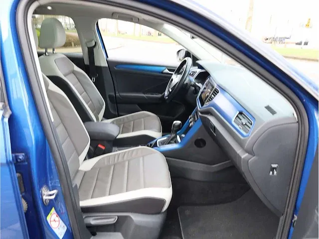 Volkswagen t-roc 1.5 tsi automaat 2020 panoramadak vol leer keyless go & entry camera adaptive elektrische kofferklep - afbeelding 30 van  39
