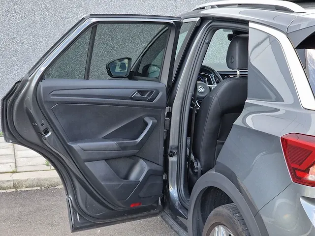 Volkswagen t-roc 1.5 tsi sport | p-699-xl - afbeelding 24 van  46
