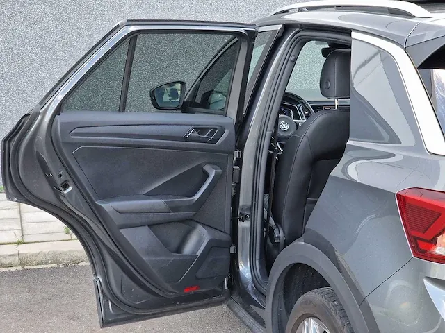 Volkswagen t-roc 1.5 tsi sport | p-699-xl - afbeelding 24 van  46
