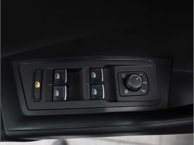 Volkswagen t-roc 2.0 tsi 4motion sport 190pk automaat 2019 panodak vol leer virtual keyless camera dodehoek - afbeelding 28 van  43