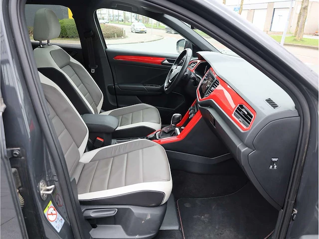 Volkswagen t-roc 2.0 tsi 4motion sport 190pk automaat 2019 panodak vol leer virtual keyless camera dodehoek - afbeelding 37 van  43