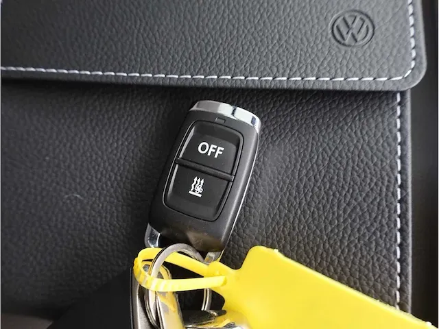 Volkswagen t-roc 2.0 tsi 4motion sport 190pk automaat 2019 panodak vol leer virtual keyless camera dodehoek - afbeelding 26 van  43