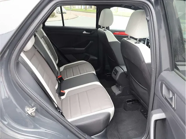 Volkswagen t-roc 2.0 tsi 4motion sport 190pk automaat 2019 panodak vol leer virtual keyless camera dodehoek - afbeelding 35 van  43