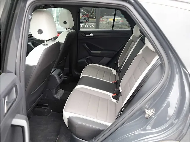 Volkswagen t-roc 2.0 tsi 4motion sport 190pk automaat 2019 panodak vol leer virtual keyless camera dodehoek - afbeelding 36 van  43