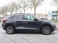 Volkswagen t-roc 2.0 tsi 4motion sport 190pk automaat 2019 panodak vol leer virtual keyless camera dodehoek - afbeelding 40 van  43