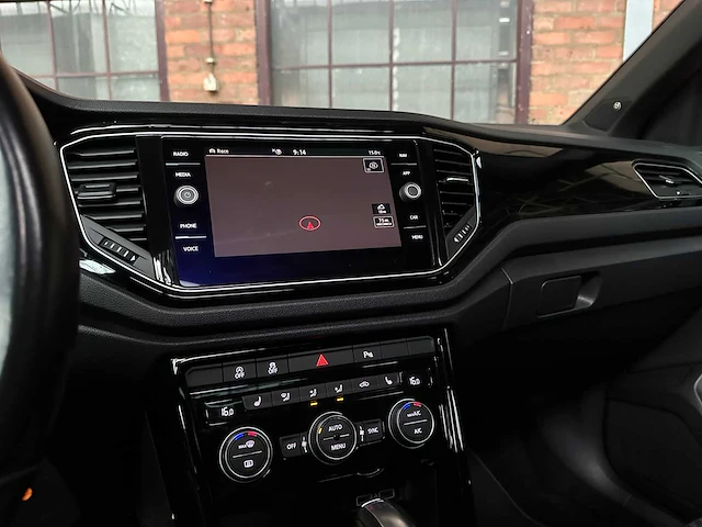 Volkswagen t-roc r 2.0 tsi 4motion -akrapovic- 300pk 2020 - afbeelding 27 van  49