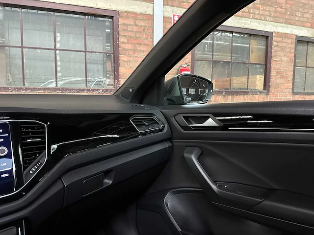 Volkswagen t-roc r 2.0 tsi 4motion -akrapovic- 300pk 2020 - afbeelding 29 van  49