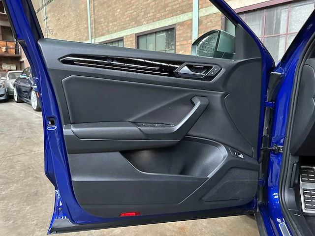 Volkswagen t-roc r 2.0 tsi 4motion -akrapovic- 300pk 2020 - afbeelding 31 van  49