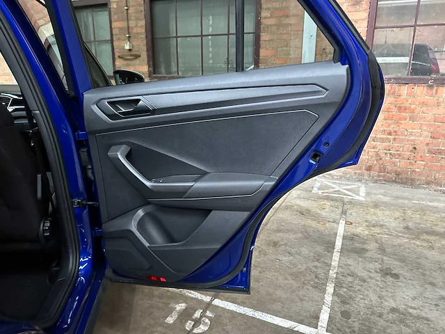 Volkswagen t-roc r 2.0 tsi 4motion -akrapovic- 300pk 2020 - afbeelding 38 van  49