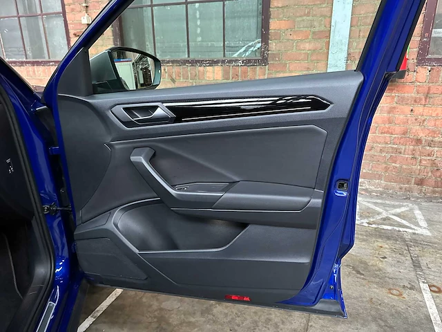 Volkswagen t-roc r 2.0 tsi 4motion -akrapovic- 300pk 2020 - afbeelding 40 van  49