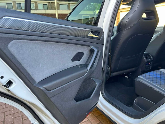 Volkswagen tiguan - 2.0 tsi r 75 4m , hfk-37-z - afbeelding 15 van  37