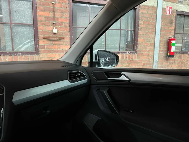 Volkswagen tiguan 1.4 tsi comfortline business 125pk 2017, l-861-hp - afbeelding 24 van  43