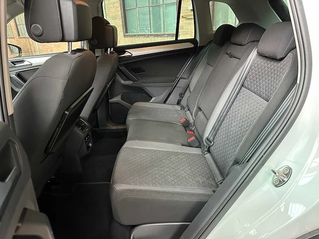 Volkswagen tiguan 1.4 tsi comfortline business 125pk 2017, l-861-hp - afbeelding 32 van  43