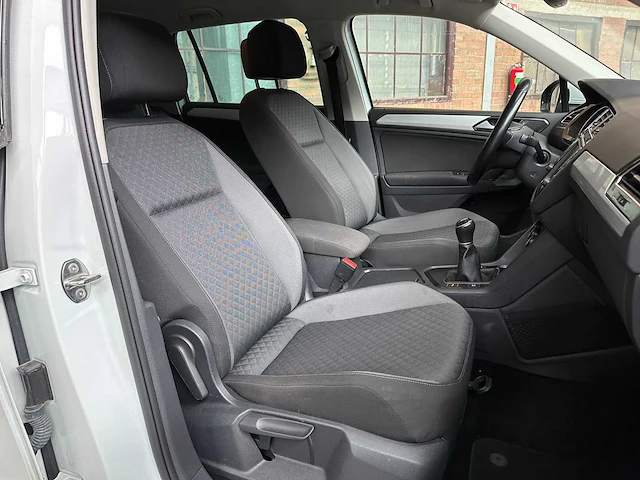 Volkswagen tiguan 1.4 tsi comfortline business 125pk 2017, l-861-hp - afbeelding 35 van  43