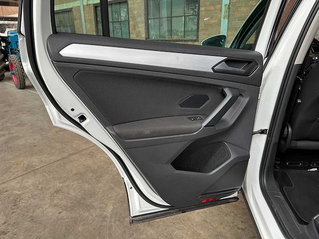 Volkswagen tiguan 1.4 tsi comfortline business 125pk 2017, l-861-hp - afbeelding 26 van  43