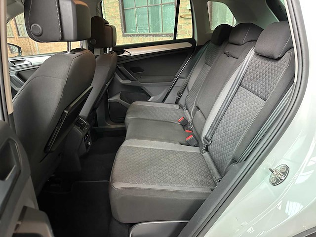 Volkswagen tiguan 1.4 tsi comfortline business 125pk 2017, l-861-hp - afbeelding 32 van  43