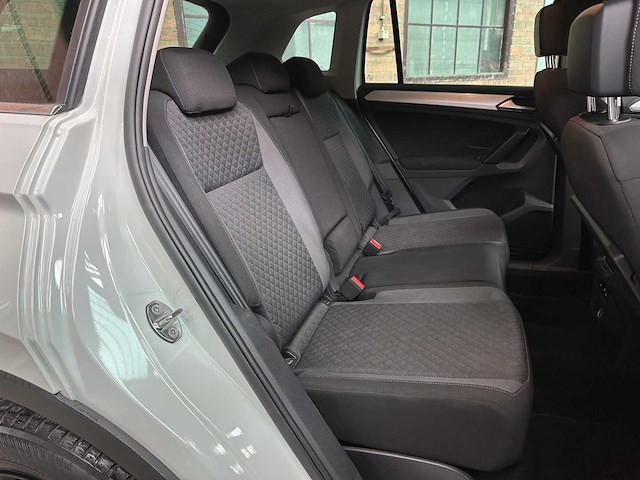 Volkswagen tiguan 1.4 tsi comfortline business 125pk 2017, l-861-hp - afbeelding 33 van  43