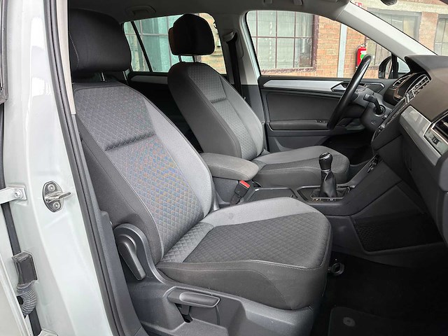 Volkswagen tiguan 1.4 tsi comfortline business 125pk 2017, l-861-hp - afbeelding 35 van  43