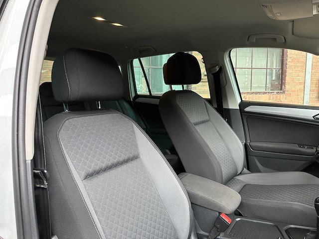 Volkswagen tiguan 1.4 tsi comfortline business 125pk 2017, l-861-hp - afbeelding 36 van  43
