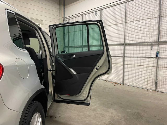 Volkswagen tiguan 2.0 tdi sport&style 4motion 140pk 2009, pr-856-b - afbeelding 32 van  36