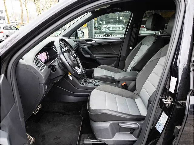 Volkswagen tiguan 2.0 tsi 4motion r-line 190pk automaat 2020 virtual cockpit adaptive cruise 19"inch led dab - afbeelding 3 van  42