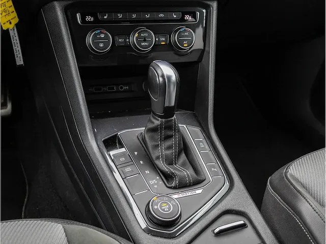 Volkswagen tiguan 2.0 tsi 4motion r-line 190pk automaat 2020 virtual cockpit adaptive cruise 19"inch led dab - afbeelding 11 van  42