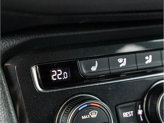 Volkswagen tiguan 2.0 tsi 4motion r-line 190pk automaat 2020 virtual cockpit adaptive cruise 19"inch led dab - afbeelding 20 van  42