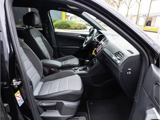 Volkswagen tiguan 2.0 tsi 4motion r-line 190pk automaat 2020 virtual cockpit adaptive cruise 19"inch led dab - afbeelding 33 van  42