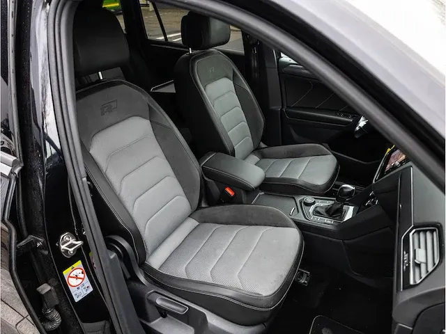 Volkswagen tiguan 2.0 tsi 4motion r-line 190pk automaat 2020 virtual cockpit adaptive cruise 19"inch led dab - afbeelding 35 van  42