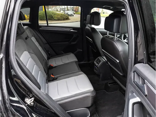 Volkswagen tiguan 2.0 tsi 4motion r-line 190pk automaat 2020 virtual cockpit adaptive cruise 19"inch led dab - afbeelding 36 van  42