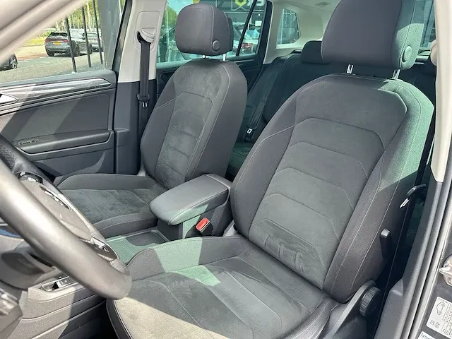 Volkswagen tiguan 2.0 tsi 4motion r-line 230pk automaat 2019 panoramadak head-up camera adaptive cruise 19"inch - afbeelding 5 van  30