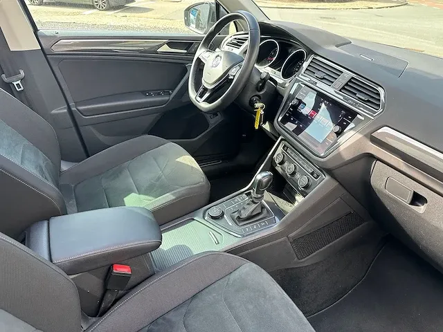Volkswagen tiguan 2.0 tsi 4motion r-line 230pk automaat 2019 panoramadak head-up camera adaptive cruise 19"inch - afbeelding 6 van  30
