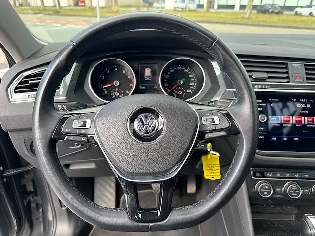 Volkswagen tiguan 2.0 tsi 4motion r-line 230pk automaat 2019 panoramadak head-up camera adaptive cruise 19"inch - afbeelding 8 van  30