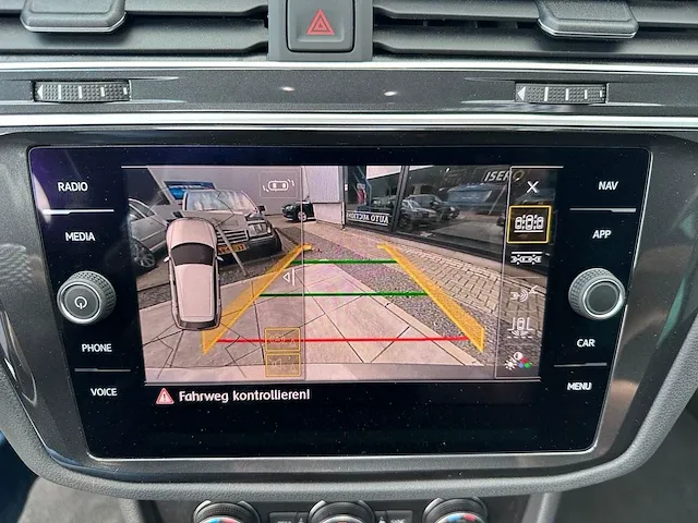 Volkswagen tiguan 2.0 tsi 4motion r-line 230pk automaat 2019 panoramadak head-up camera adaptive cruise 19"inch - afbeelding 10 van  30