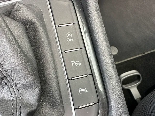 Volkswagen tiguan 2.0 tsi 4motion r-line 230pk automaat 2019 panoramadak head-up camera adaptive cruise 19"inch - afbeelding 15 van  30