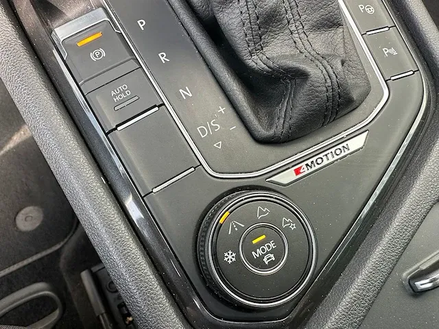 Volkswagen tiguan 2.0 tsi 4motion r-line 230pk automaat 2019 panoramadak head-up camera adaptive cruise 19"inch - afbeelding 16 van  30