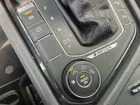 Volkswagen tiguan 2.0 tsi 4motion r-line 230pk automaat 2019 panoramadak head-up camera adaptive cruise 19"inch - afbeelding 16 van  30