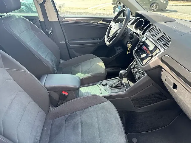 Volkswagen tiguan 2.0 tsi 4motion r-line 230pk automaat 2019 panoramadak head-up camera adaptive cruise 19"inch - afbeelding 21 van  30