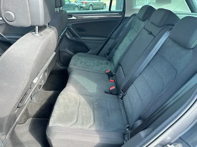 Volkswagen tiguan 2.0 tsi 4motion r-line 230pk automaat 2019 panoramadak head-up camera adaptive cruise 19"inch - afbeelding 22 van  30