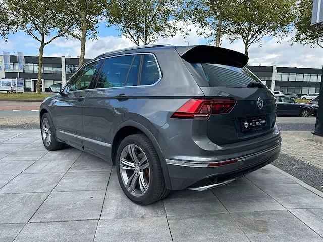 Volkswagen tiguan 2.0 tsi 4motion r-line 230pk automaat 2019 panoramadak head-up camera adaptive cruise 19"inch - afbeelding 23 van  30