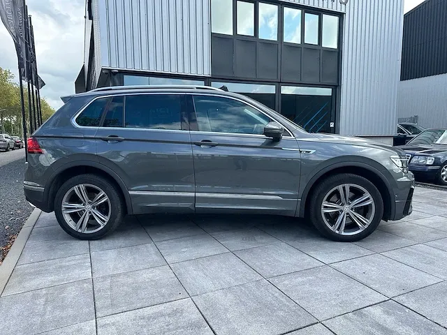 Volkswagen tiguan 2.0 tsi 4motion r-line 230pk automaat 2019 panoramadak head-up camera adaptive cruise 19"inch - afbeelding 27 van  30