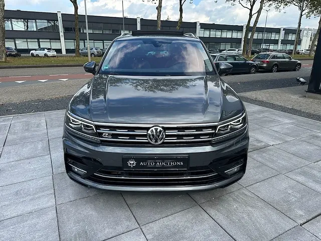 Volkswagen tiguan 2.0 tsi 4motion r-line 230pk automaat 2019 panoramadak head-up camera adaptive cruise 19"inch - afbeelding 29 van  30