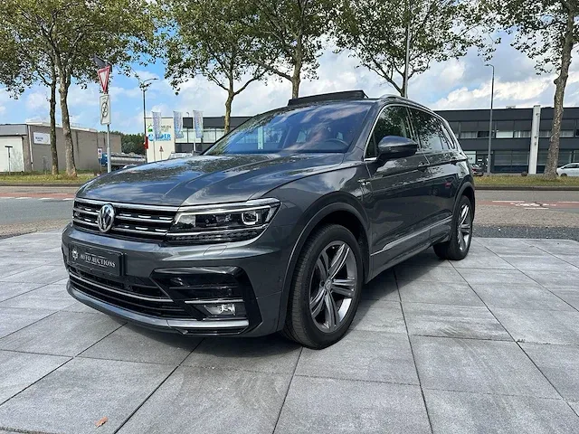Volkswagen tiguan 2.0 tsi 4motion r-line 230pk automaat 2019 panoramadak head-up camera adaptive cruise 19"inch - afbeelding 30 van  30