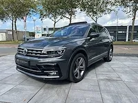 Volkswagen tiguan 2.0 tsi 4motion r-line 230pk automaat 2019 panoramadak head-up camera adaptive cruise 19"inch - afbeelding 30 van  30