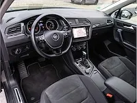 Volkswagen tiguan 2.0 tsi 4motion r-line 230pk automaat 2019 panoramadak head-up camera adaptive cruise 19"inch - afbeelding 3 van  46